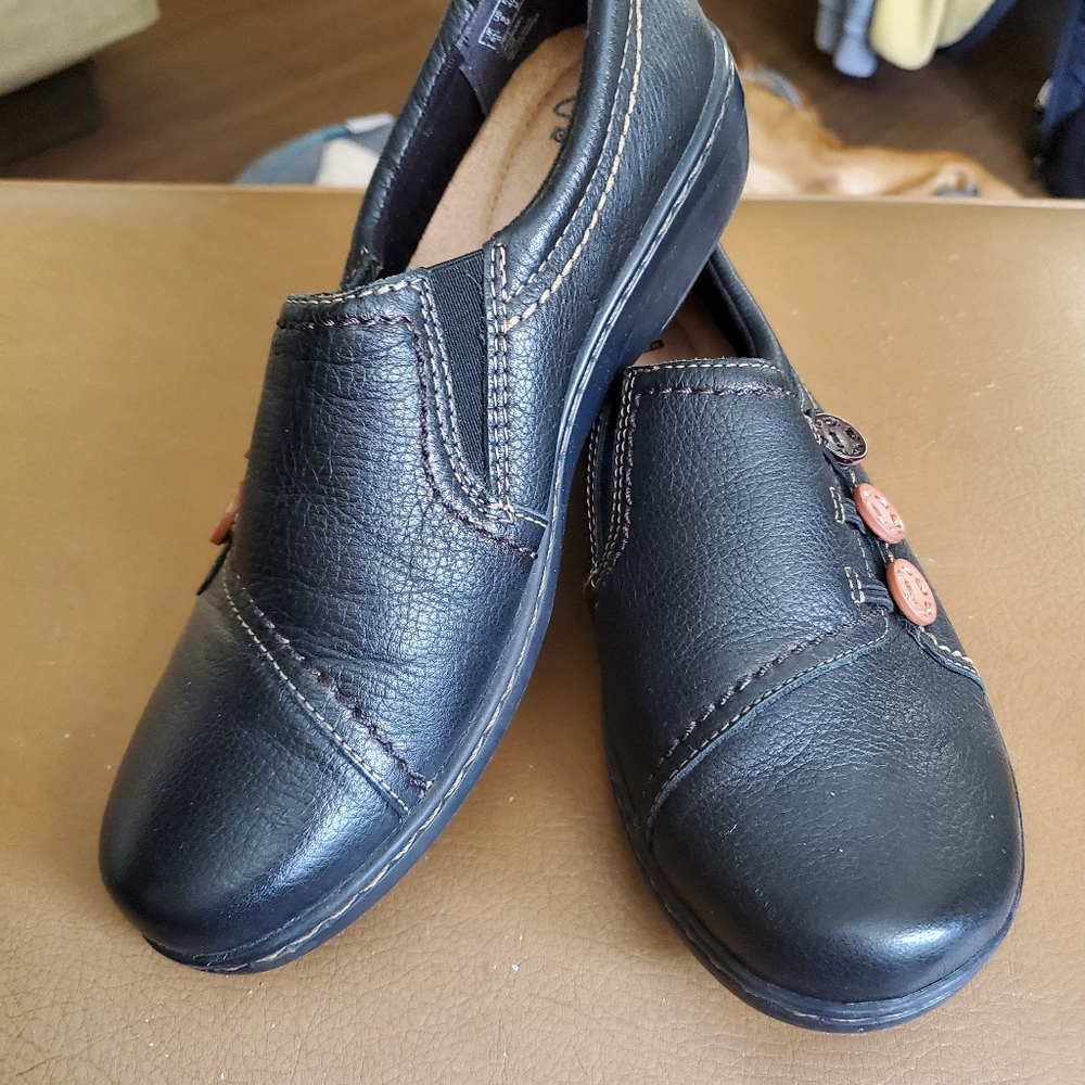 Womens black leather Clark's slip on loafer sz. 9